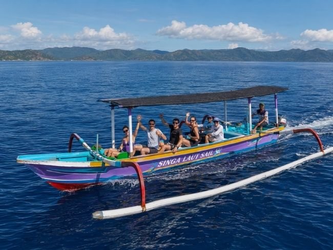 Sumbawa whale shark tour boat