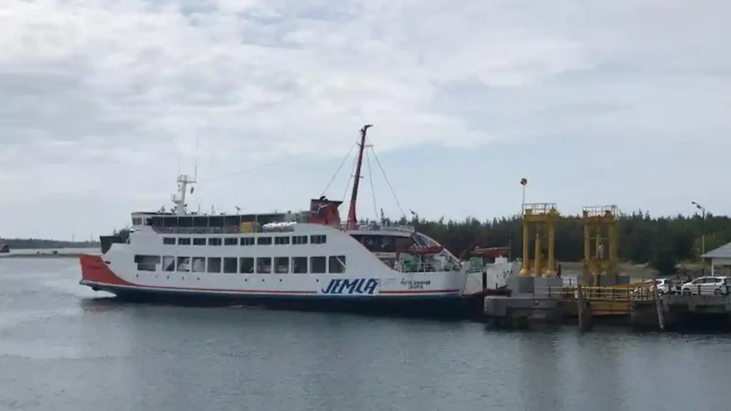 Lombok to Sumbawa ferry tips