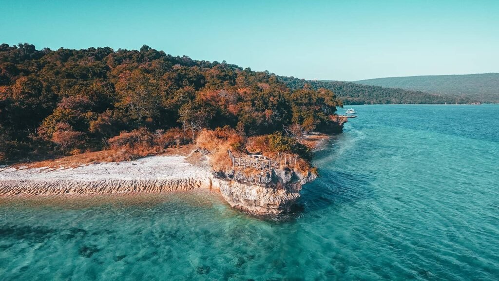 Moyo Island private tour