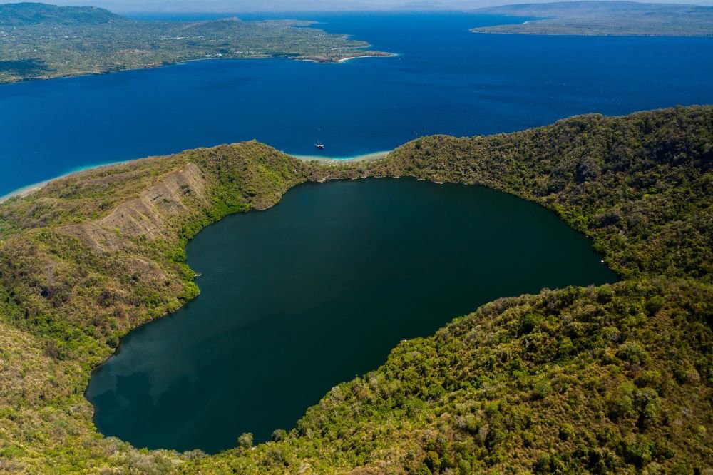 sangeang island private tour