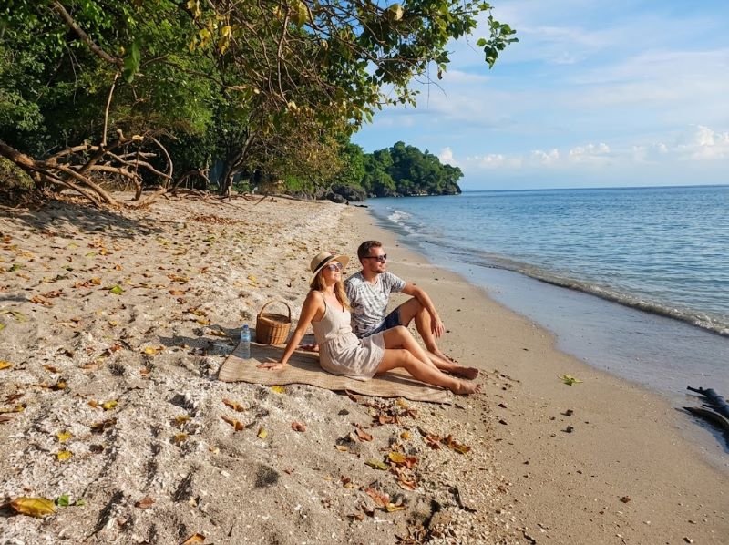 enjoy Moyo Island